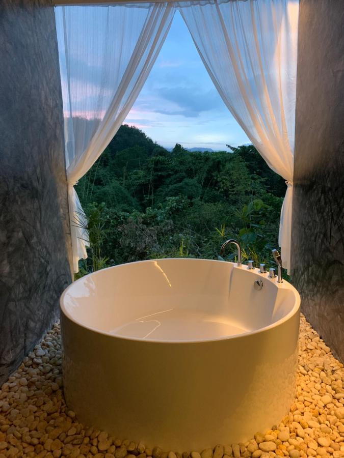 Tanoshi Glamping In Khao Sok Hotel Khao Sok National Park Ngoại thất bức ảnh