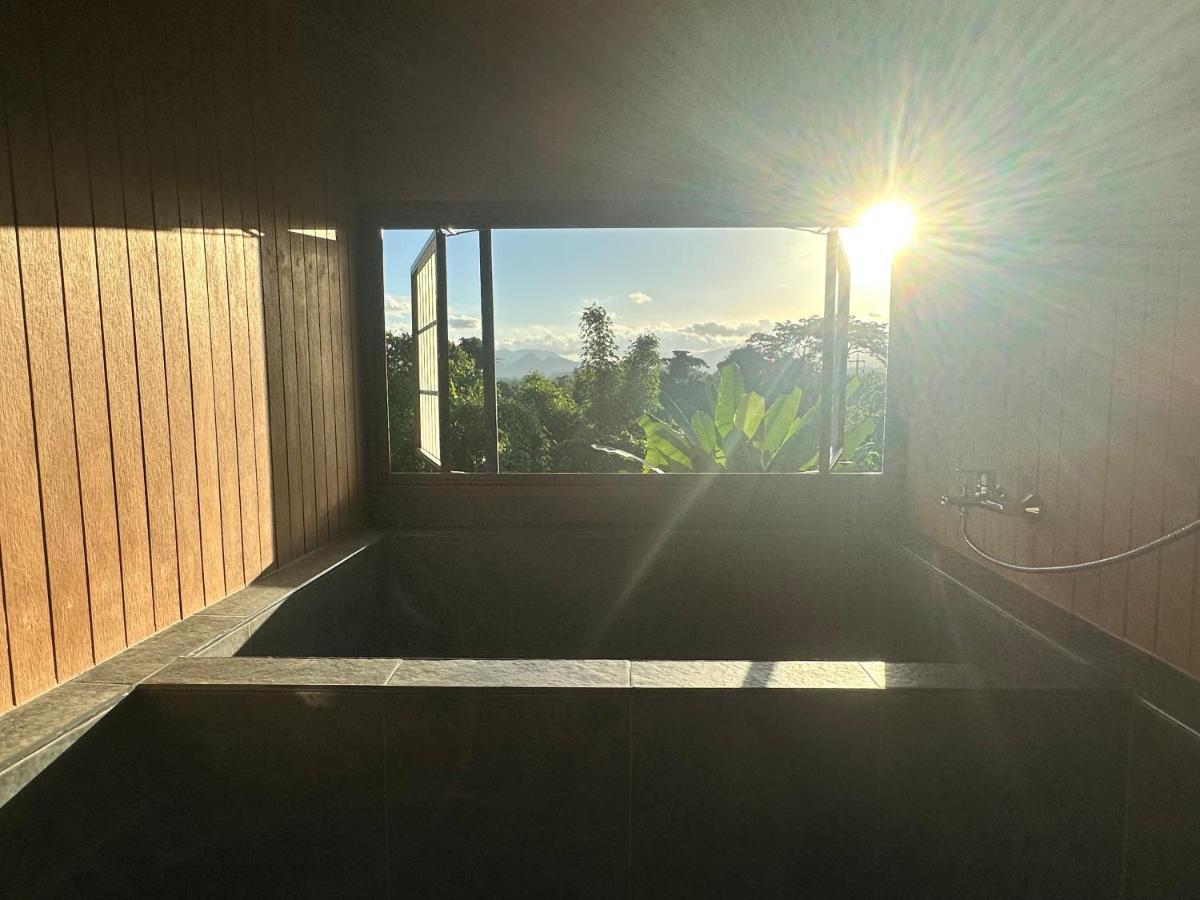 Tanoshi Glamping In Khao Sok Hotel Khao Sok National Park Ngoại thất bức ảnh