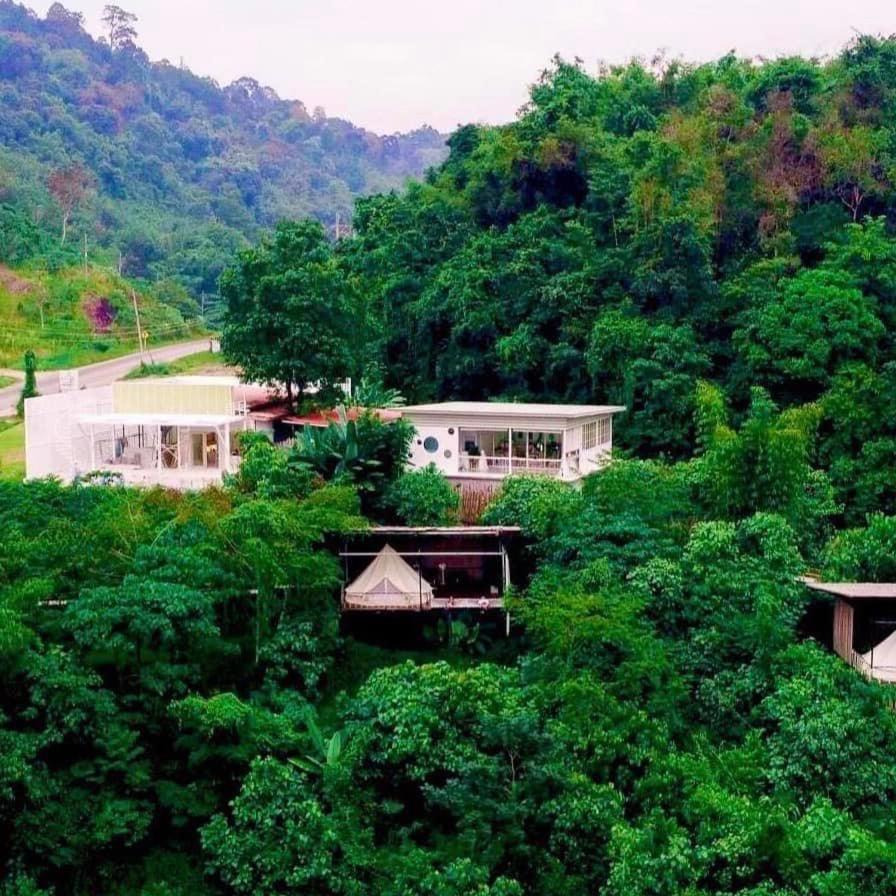 Tanoshi Glamping In Khao Sok Hotel Khao Sok National Park Ngoại thất bức ảnh