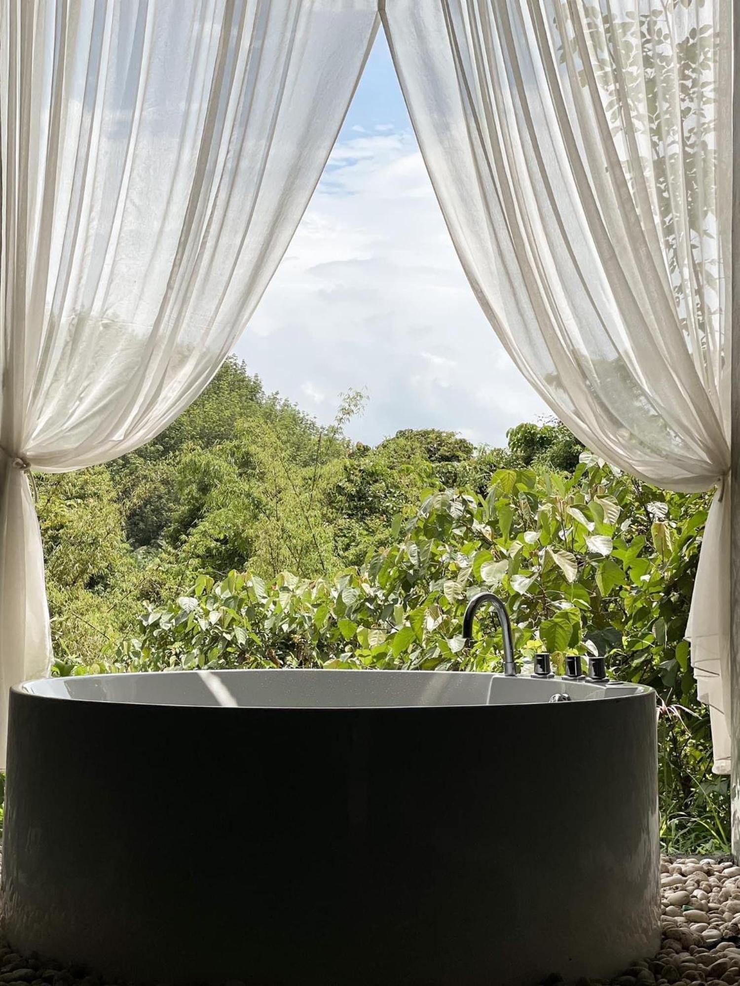 Tanoshi Glamping In Khao Sok Hotel Khao Sok National Park Ngoại thất bức ảnh
